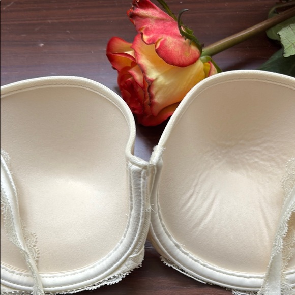 Chantelle Cream Lace Bra - Picture 10 of 12